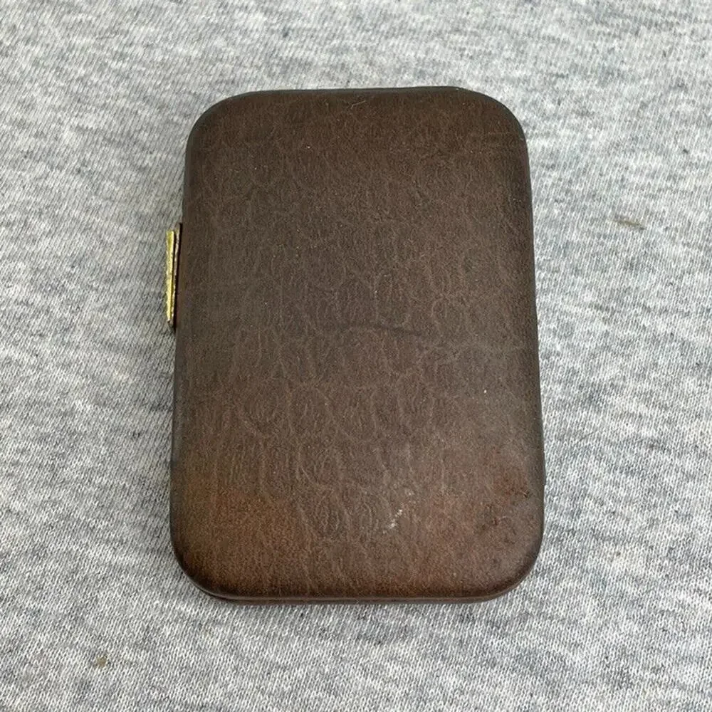 BUXTON Vintage Cowhide Key-Tainer Enclosed Key Holder